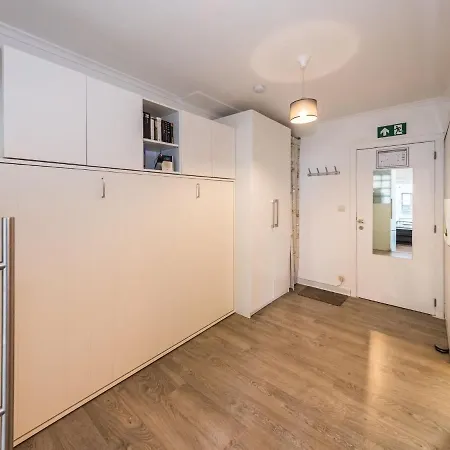 Spacious With Separate Sleeping Area Daire *