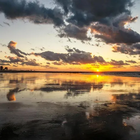 Spacious With Separate Sleeping Area Διαμέρισμα