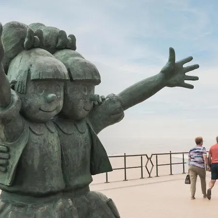 公寓 Spacious With Separate Sleeping Area 米德尔克尔克