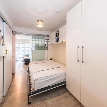 Διαμέρισμα Spacious With Separate Sleeping Area *